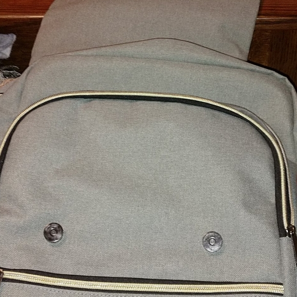 Man Er Wei Backpack with Laptop Pocket - Picture 9 of 14